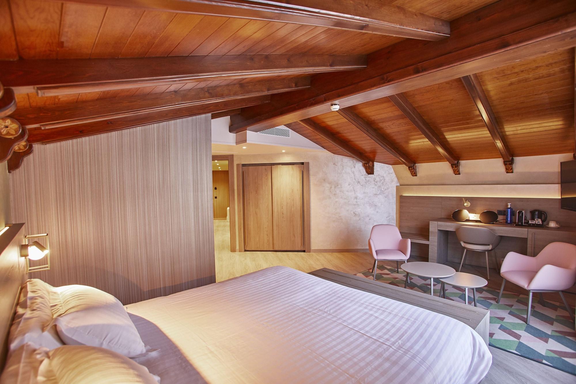 Grand Plaza Hotel & Wellness Andorra la Vella Bagian luar foto A room at the hotel