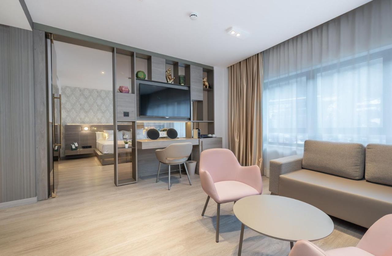 Grand Plaza Hotel & Wellness Andorra la Vella Bagian luar foto Suite