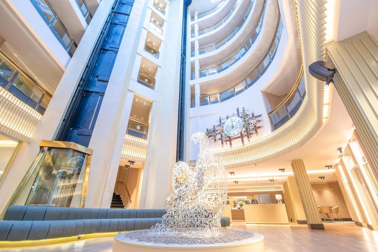 Grand Plaza Hotel & Wellness Andorra la Vella Bagian luar foto The hotel's lobby