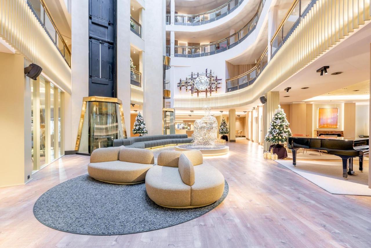 Grand Plaza Hotel & Wellness Andorra la Vella Bagian luar foto The lobby of the hotel