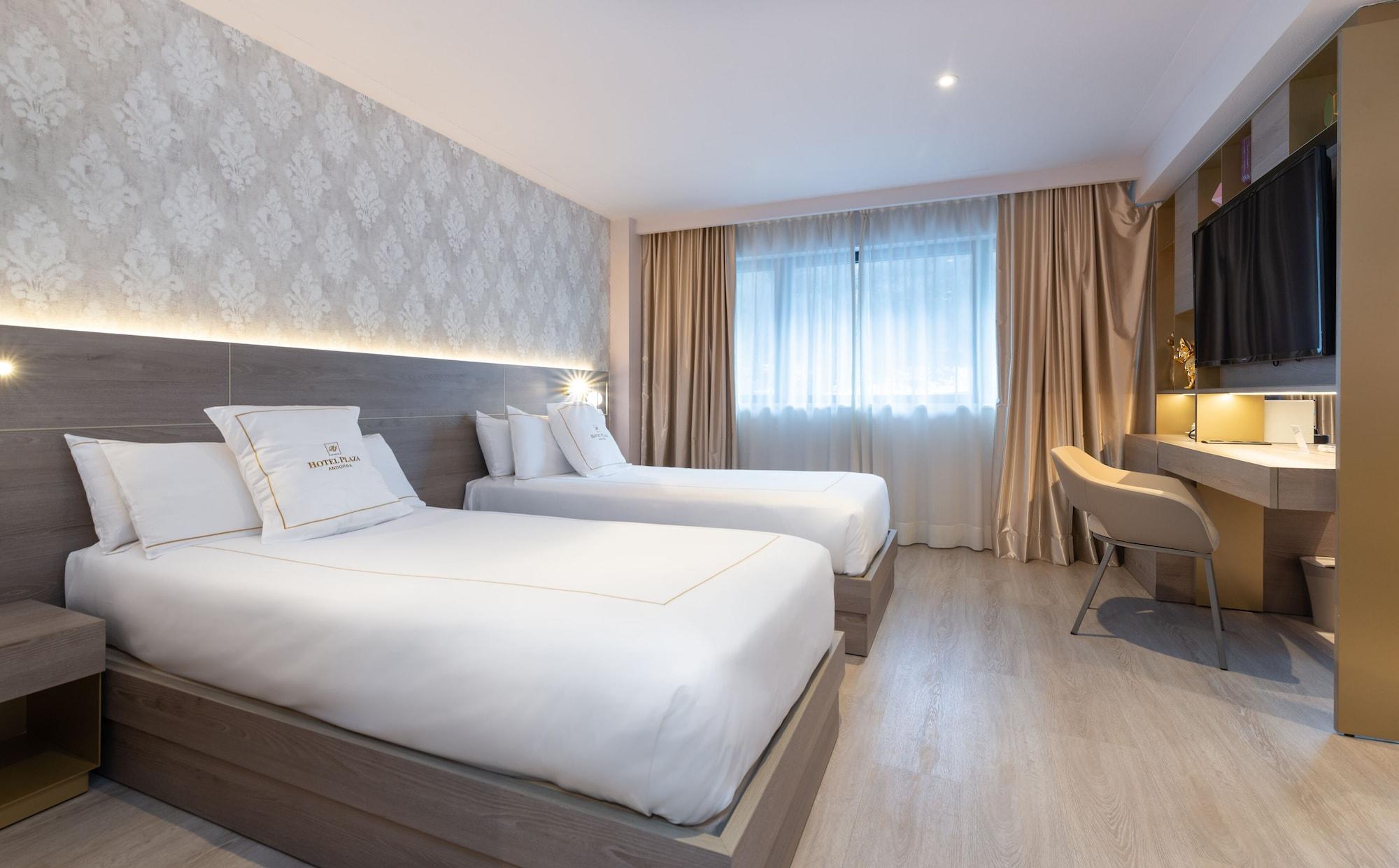 Grand Plaza Hotel & Wellness Andorra la Vella Bagian luar foto Deluxe Room