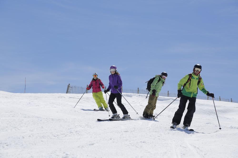 Grand Plaza Hotel & Wellness Andorra la Vella Bagian luar foto Cross-country skiers at the 2010 Olympics