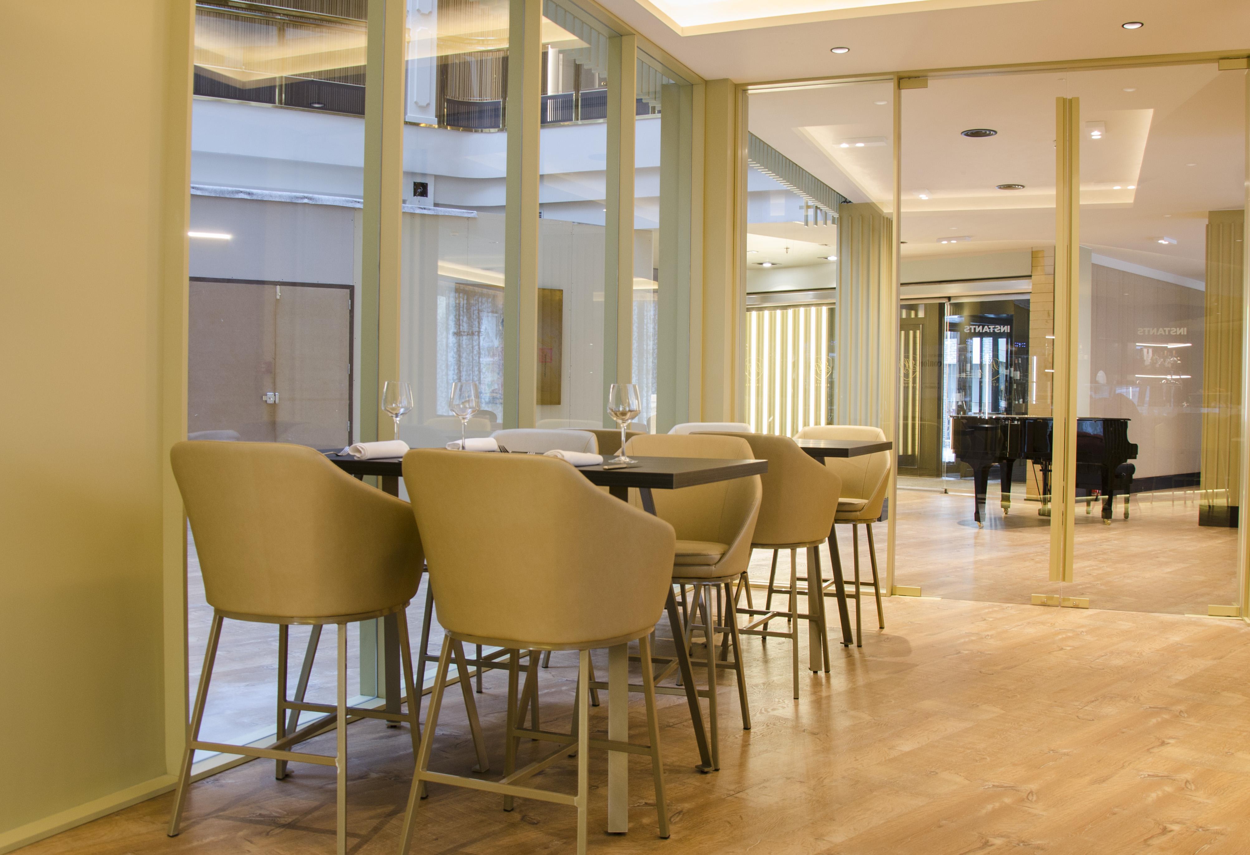 Grand Plaza Hotel & Wellness Andorra la Vella Bagian luar foto The lounge at the airport