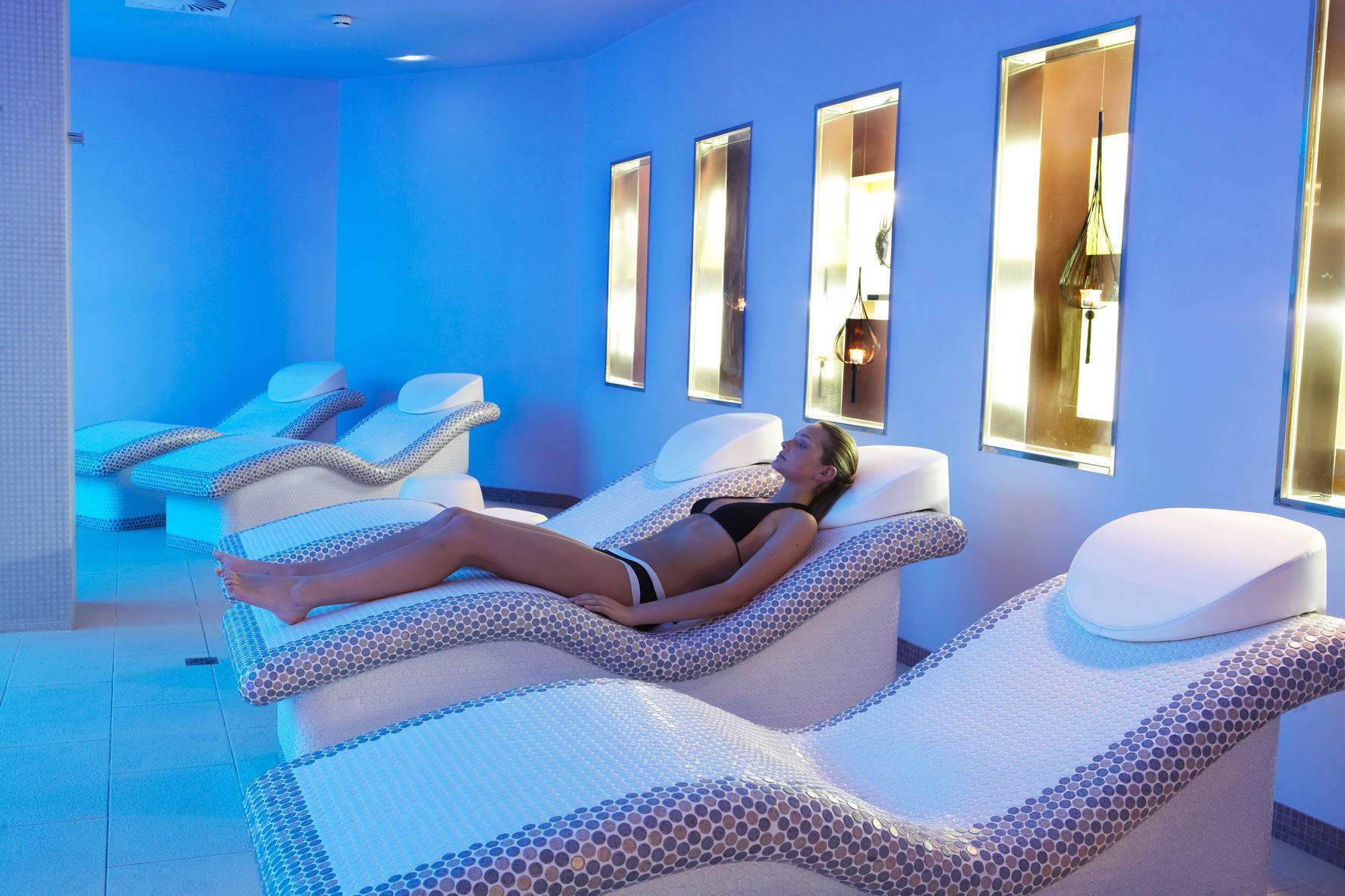 Grand Plaza Hotel & Wellness Andorra la Vella Bagian luar foto A spa in Austria