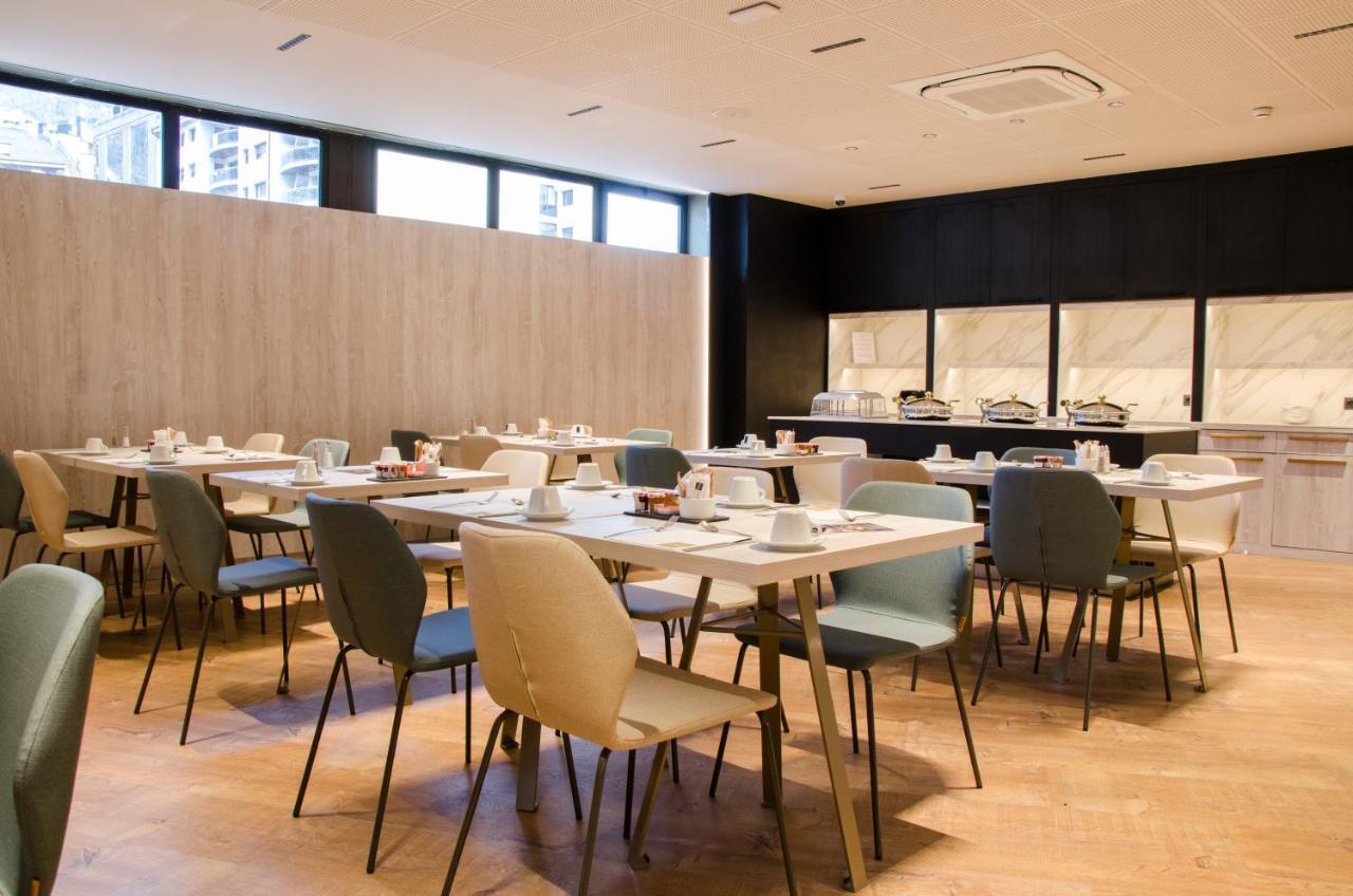 Grand Plaza Hotel & Wellness Andorra la Vella Bagian luar foto The dining room at the 2012 Olympic Village