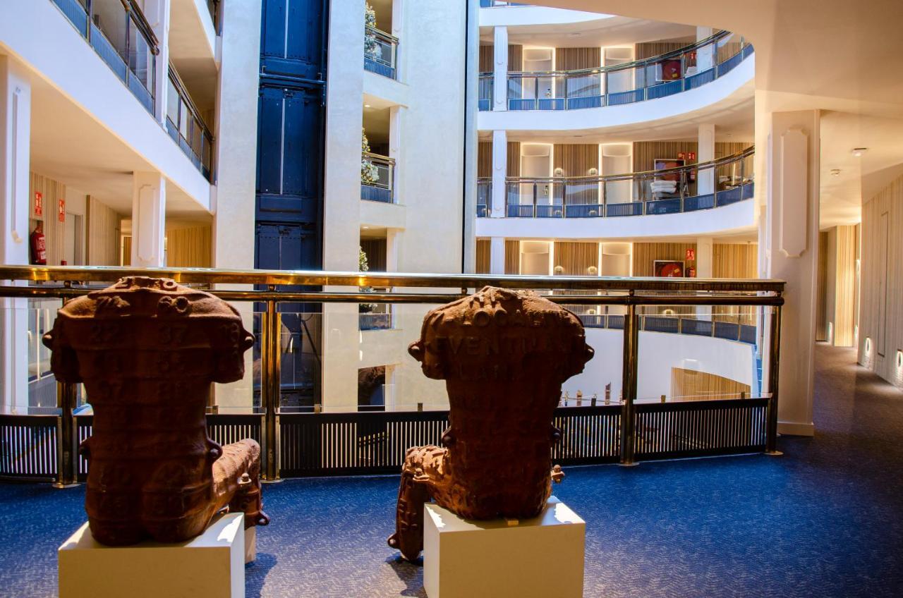 Grand Plaza Hotel & Wellness Andorra la Vella Bagian luar foto The interior of the hotel