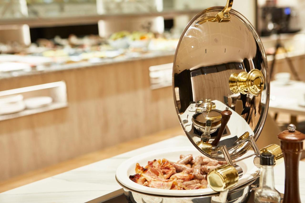 Grand Plaza Hotel & Wellness Andorra la Vella Bagian luar foto A chafing dish