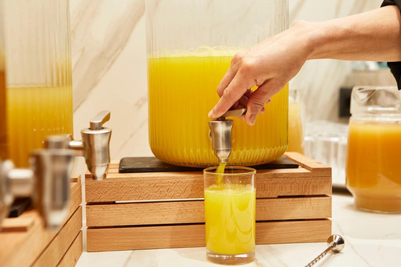 Grand Plaza Hotel & Wellness Andorra la Vella Bagian luar foto Orange juice